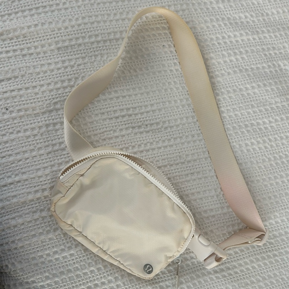 Lululemon cross body